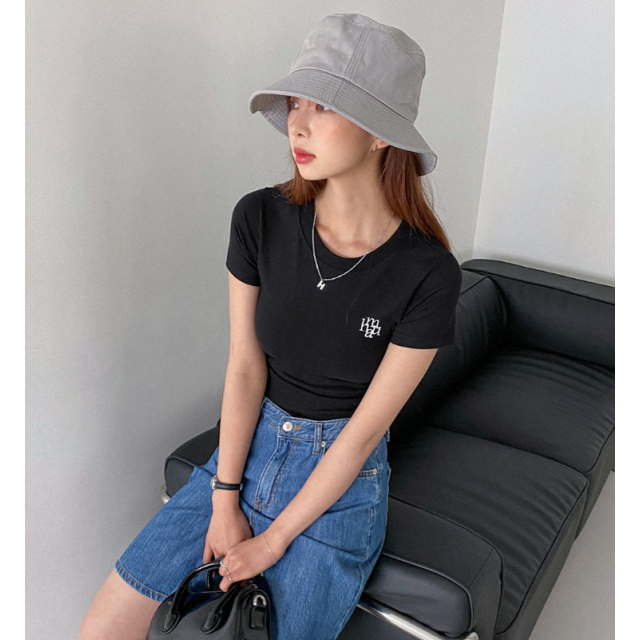 夏季預訂｜MUAHMUAH STITCH LOGO BASIC T-SHIRT