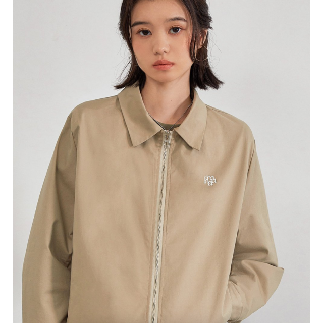 早秋預訂｜MUAHMUAH SIGNATURE LOGO POINT 2WAY ZIP-UP JACKET
