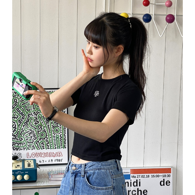 春季預訂|MUAHMUAH SIGNATURE CROP HALF T-SHIRT 春季預訂|MUAHMUAH SIGNATURE CROP HALF T-SHIRT
