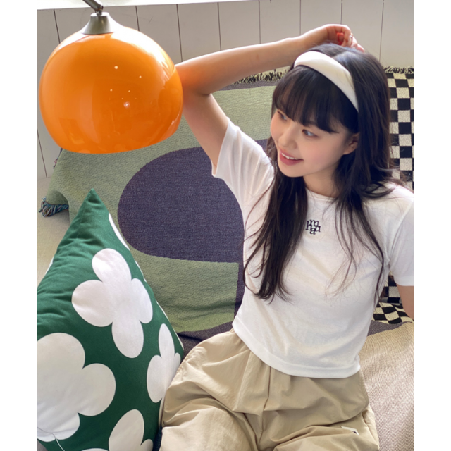 春季預訂|MUAHMUAH SIGNATURE CROP HALF T-SHIRT 春季預訂|MUAHMUAH SIGNATURE CROP HALF T-SHIRT