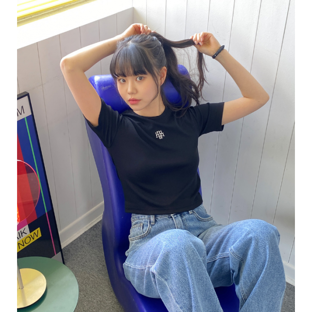春季預訂|MUAHMUAH SIGNATURE CROP HALF T-SHIRT 春季預訂|MUAHMUAH SIGNATURE CROP HALF T-SHIRT