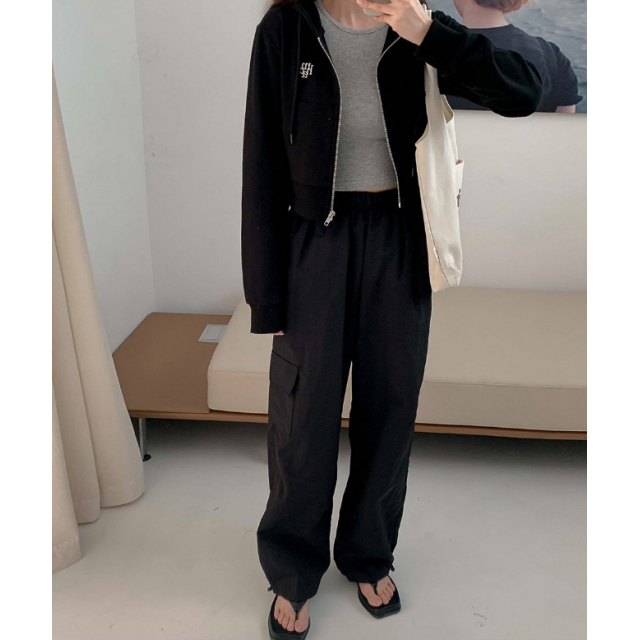 春季預訂|MUAHMUAH ONE POCKET CARGO WIDE BANDING PANTS 春季預訂|MUAHMUAH ONE POCKET CARGO WIDE BANDING PANTS