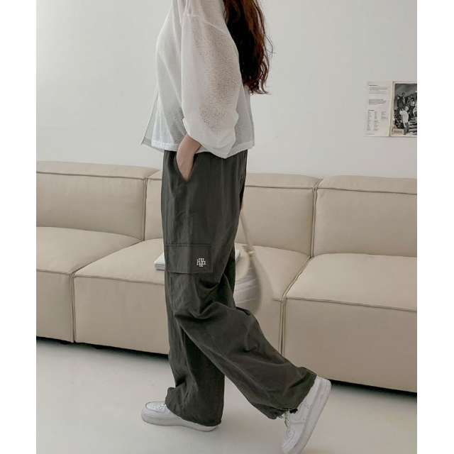 春季預訂|MUAHMUAH ONE POCKET CARGO WIDE BANDING PANTS 春季預訂|MUAHMUAH ONE POCKET CARGO WIDE BANDING PANTS