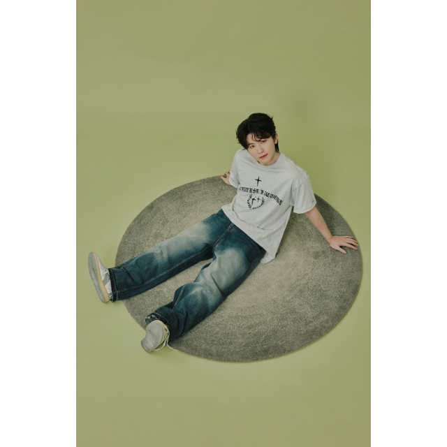 預訂｜ROMANTIC CROWN x WOOZI 23SS UNIVERSE FACTORY T-SHIRTS