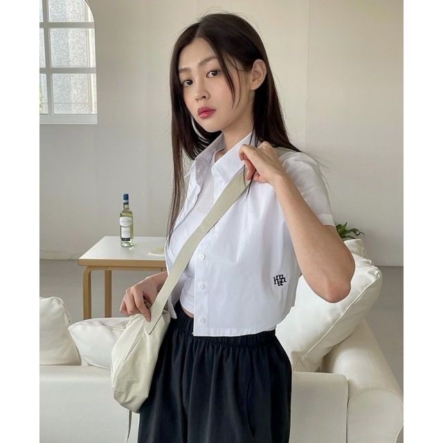 夏季預訂｜MUAHMUAH STITCH LOGO CROP HALF SHIRT