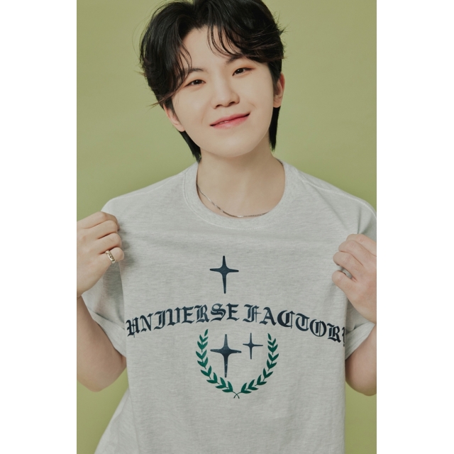 預訂｜ROMANTIC CROWN x WOOZI 23SS UNIVERSE FACTORY T-SHIRTS