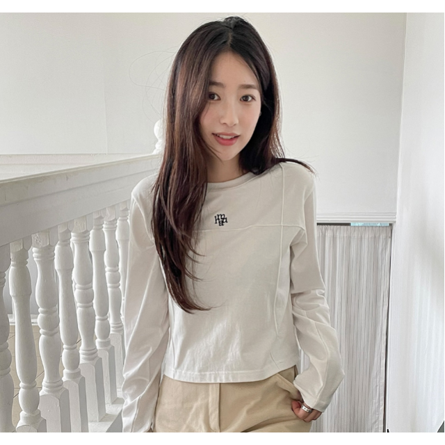 預訂｜MUAHMUAH STITCH LINE CROP T-SHIRT