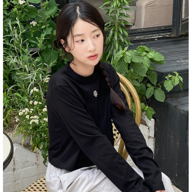 預訂｜MUAHMUAH STITCH LINE CROP T-SHIRT