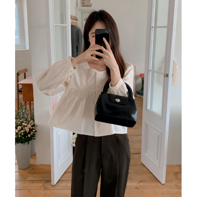 早秋預訂|圓領澎澎鈕扣長袖上衣 早秋預訂|圓領澎澎鈕扣長袖上衣