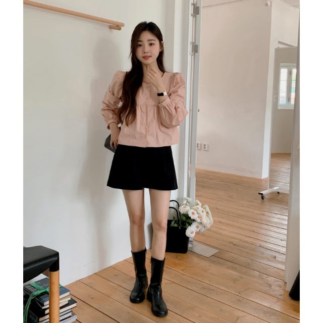 早秋預訂|圓領澎澎鈕扣長袖上衣 早秋預訂|圓領澎澎鈕扣長袖上衣