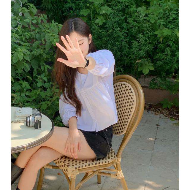 早秋預訂|圓領澎澎鈕扣長袖上衣 早秋預訂|圓領澎澎鈕扣長袖上衣