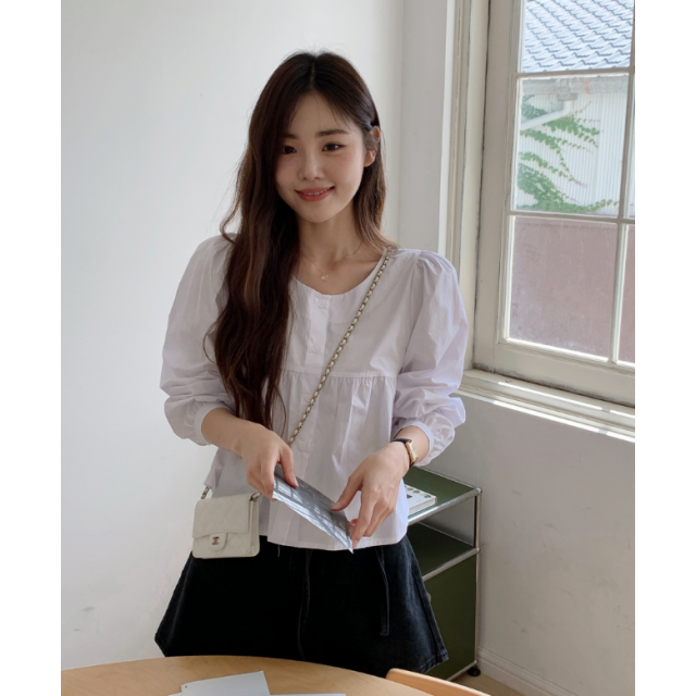 早秋預訂|圓領澎澎鈕扣長袖上衣 早秋預訂|圓領澎澎鈕扣長袖上衣