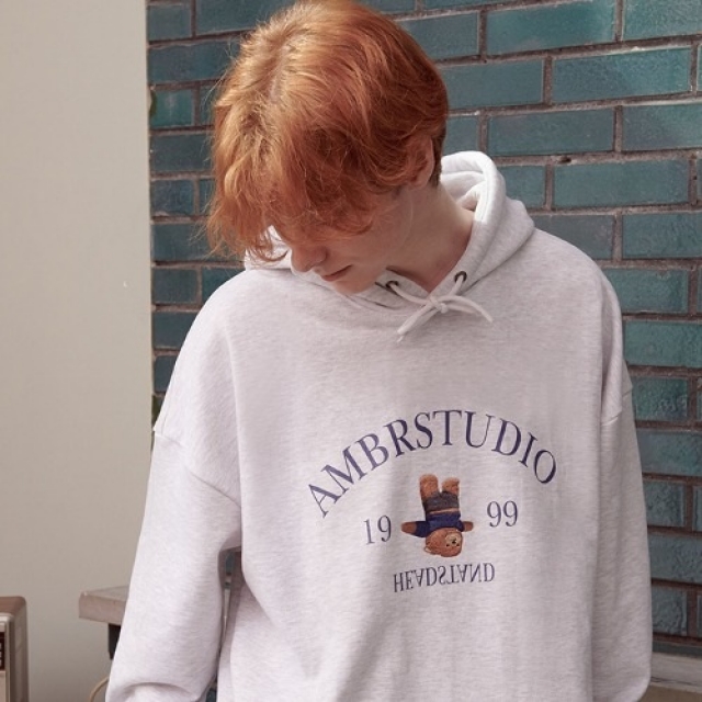 23F/W 預訂｜AMBLER HEADSTAND BEAR HOODIE (2 COLOR)