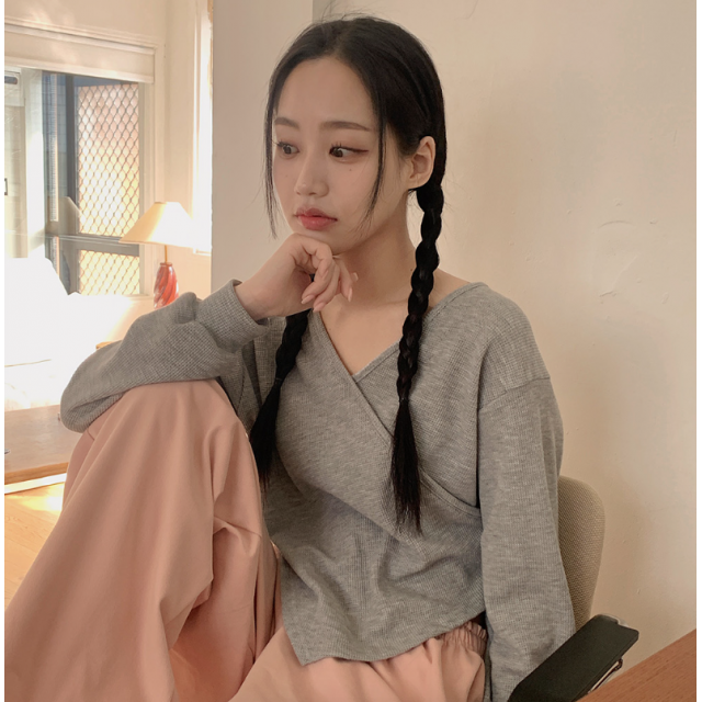 春季預訂|V領裁剪WAFFLE長袖上衣 春季預訂|V領裁剪WAFFLE長袖上衣