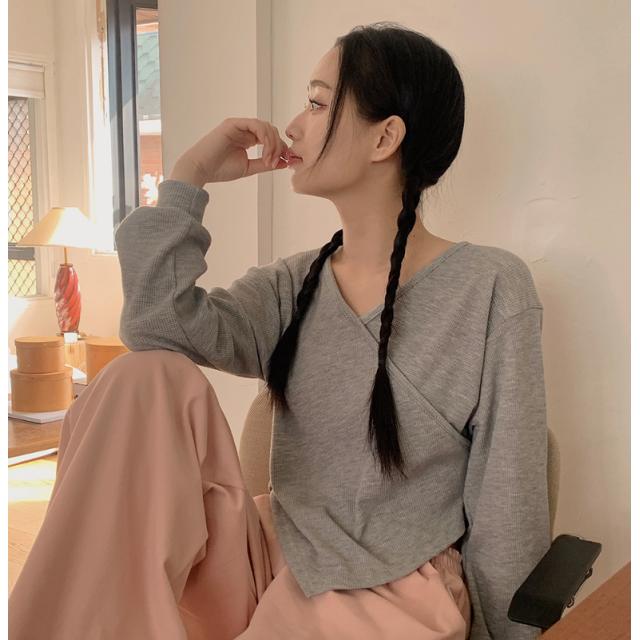 春季預訂|V領裁剪WAFFLE長袖上衣 春季預訂|V領裁剪WAFFLE長袖上衣